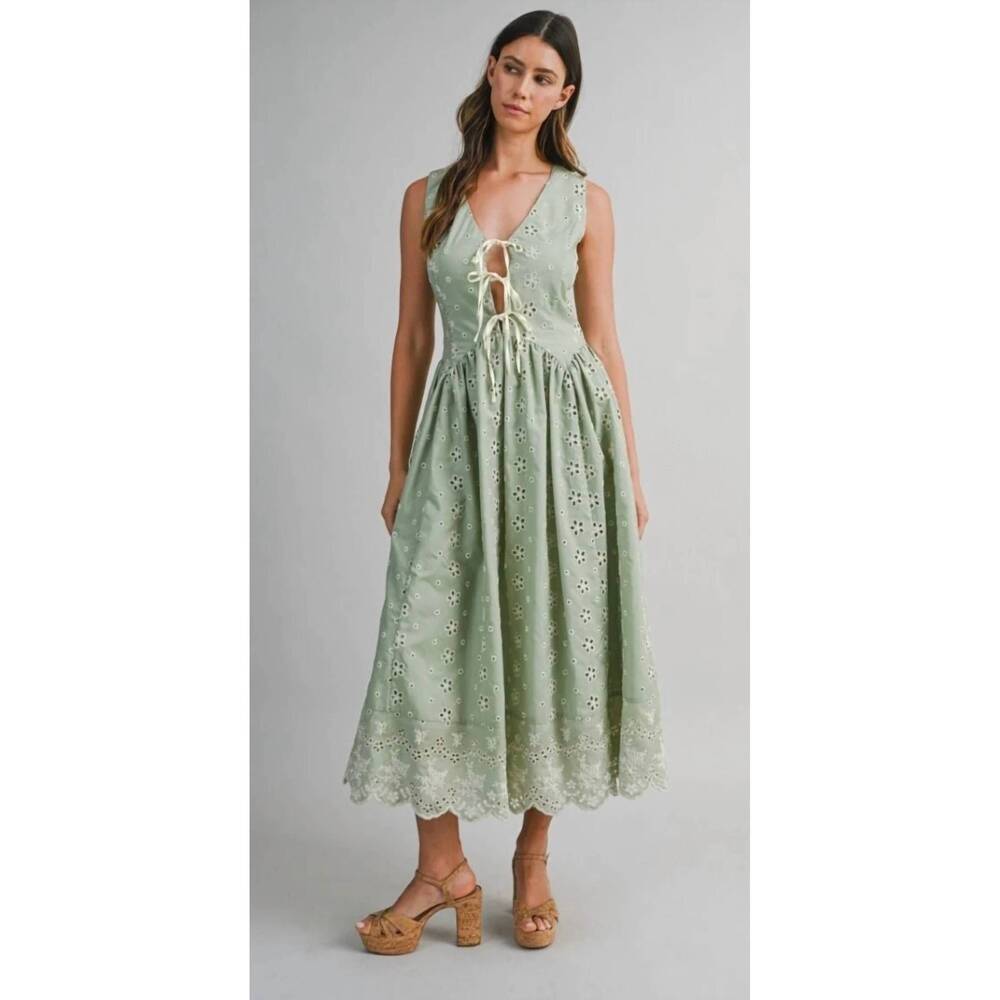 NEW MABLE kate floral eyelet midi dress in sage - Picture 5 of 6